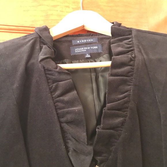 Black Velvet-like jacket. New. Jones NY Signature - Picture 4 of 4